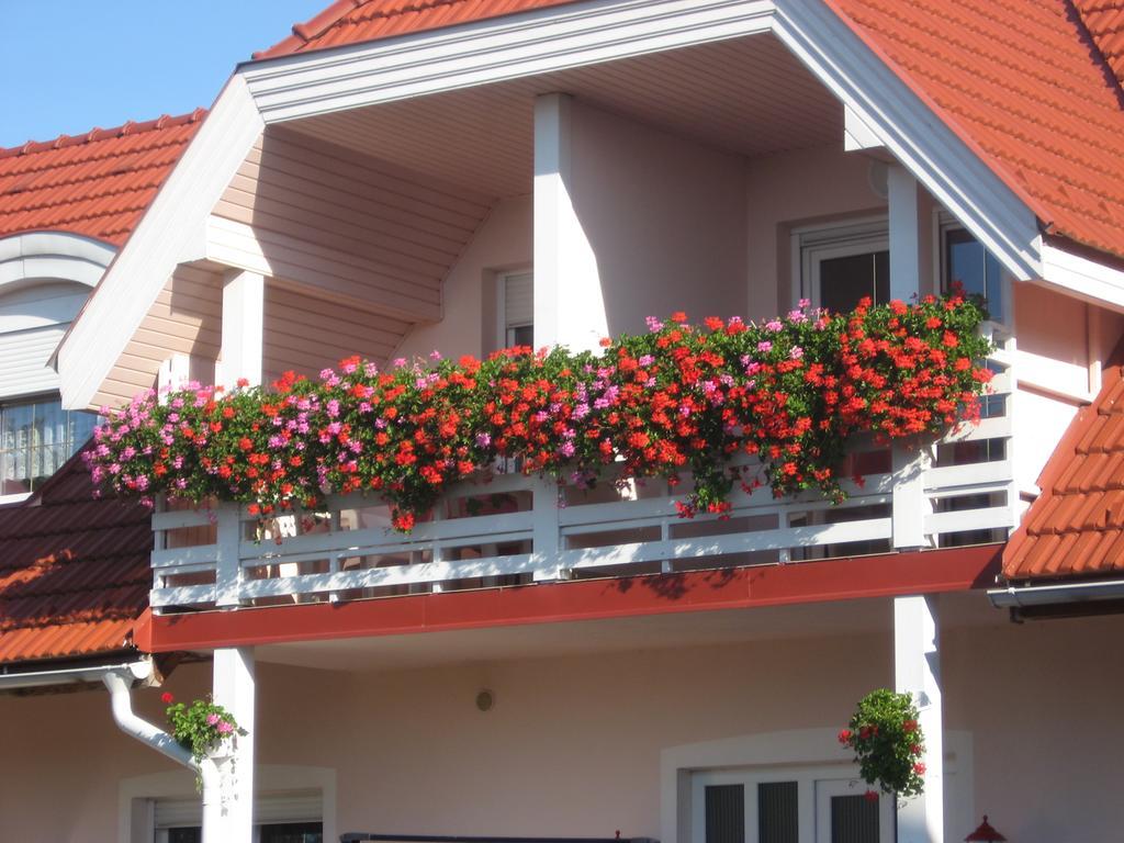 Hotel Pannon Panzio Restaurant Pannonhalma Exterior foto